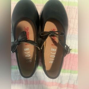 Toddler Bloch black tap shoes